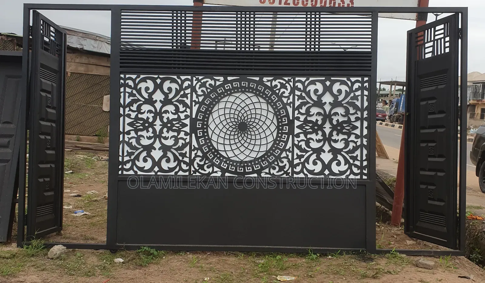 Double Pedestrian Door Rolling/Sliding Gate