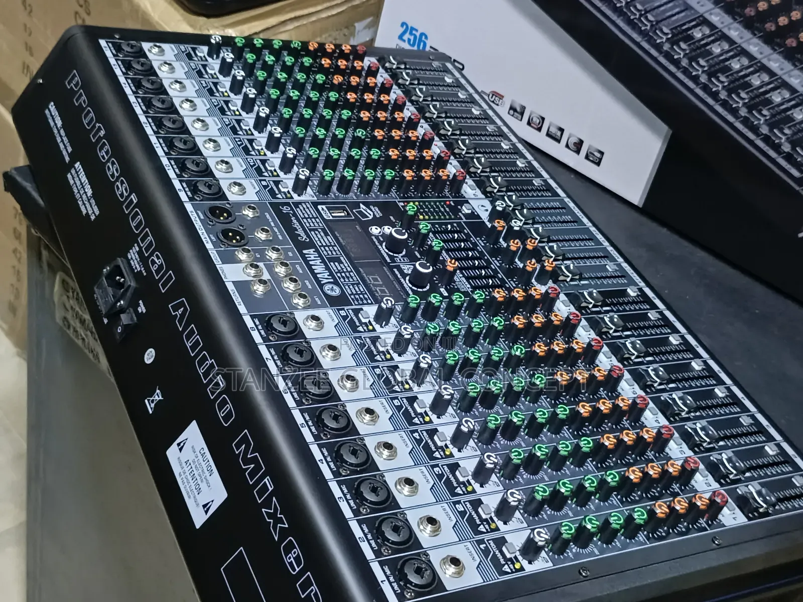 Yamaha 16 Channel Mixing Console Effect Processor