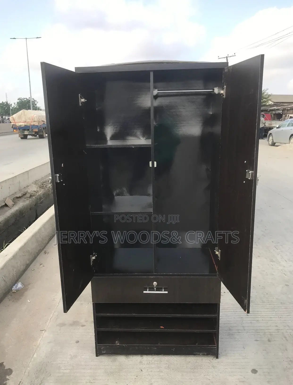 32 Inch Wardrobe