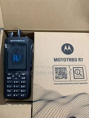 Motorola R7 Digital Walkie Talkie v H F Radio