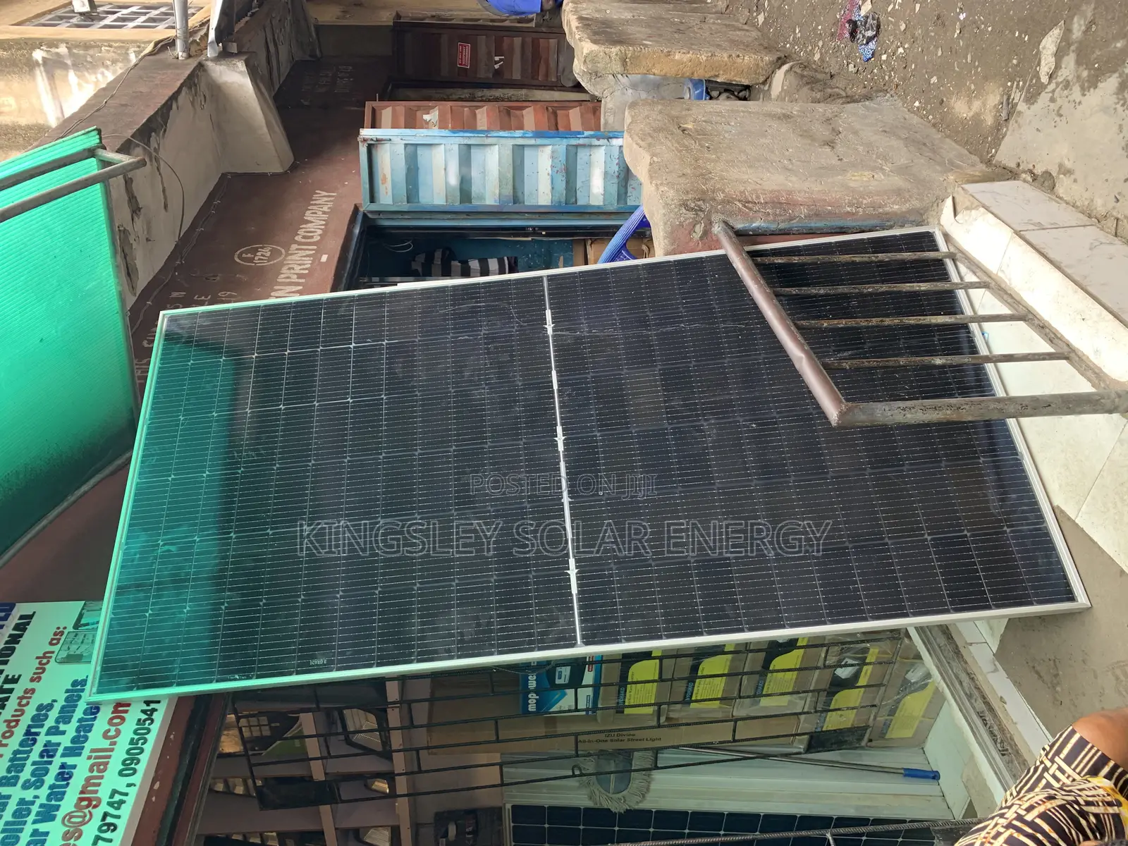580watts CANADIAN SOLAR PANEL (Halfcut)Mono 144cells