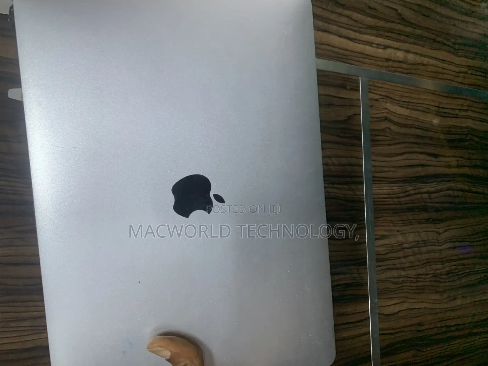 Macbook Pro Screen 2017 Touch Bar and None Touch Bar