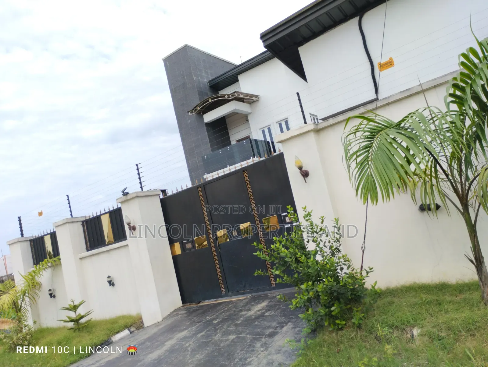 4bdrm Duplex in Stadium Road, Uyo for sale