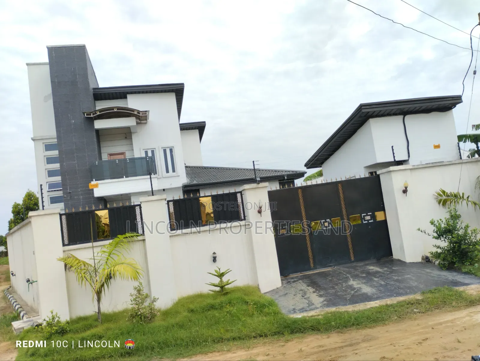 4bdrm Duplex in Stadium Road, Uyo for sale