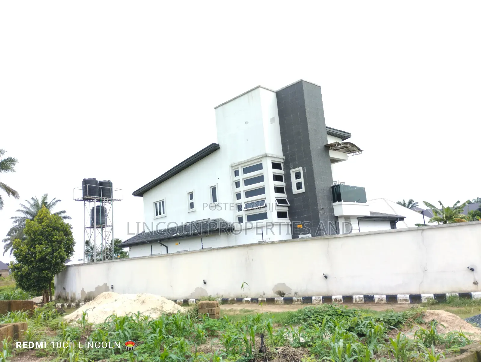 4bdrm Duplex in Stadium Road, Uyo for sale