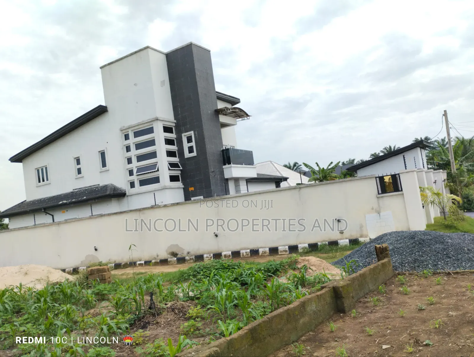 4bdrm Duplex in Stadium Road, Uyo for sale