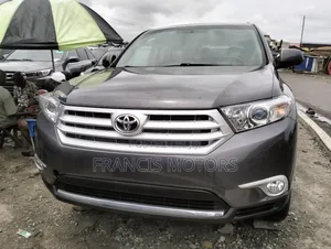 Toyota Highlander 3.5L 4WD 2013 Gray