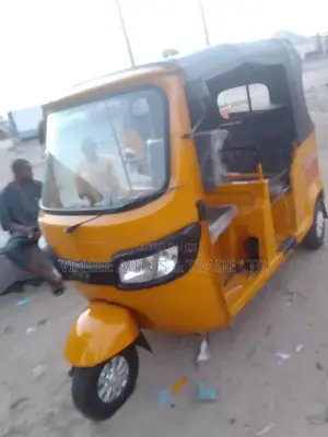 TVS King Cargo 2022 Yellow