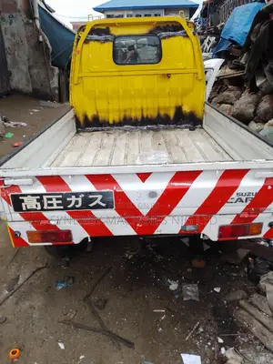 Suzuki Mini Truck 2018 Yellow