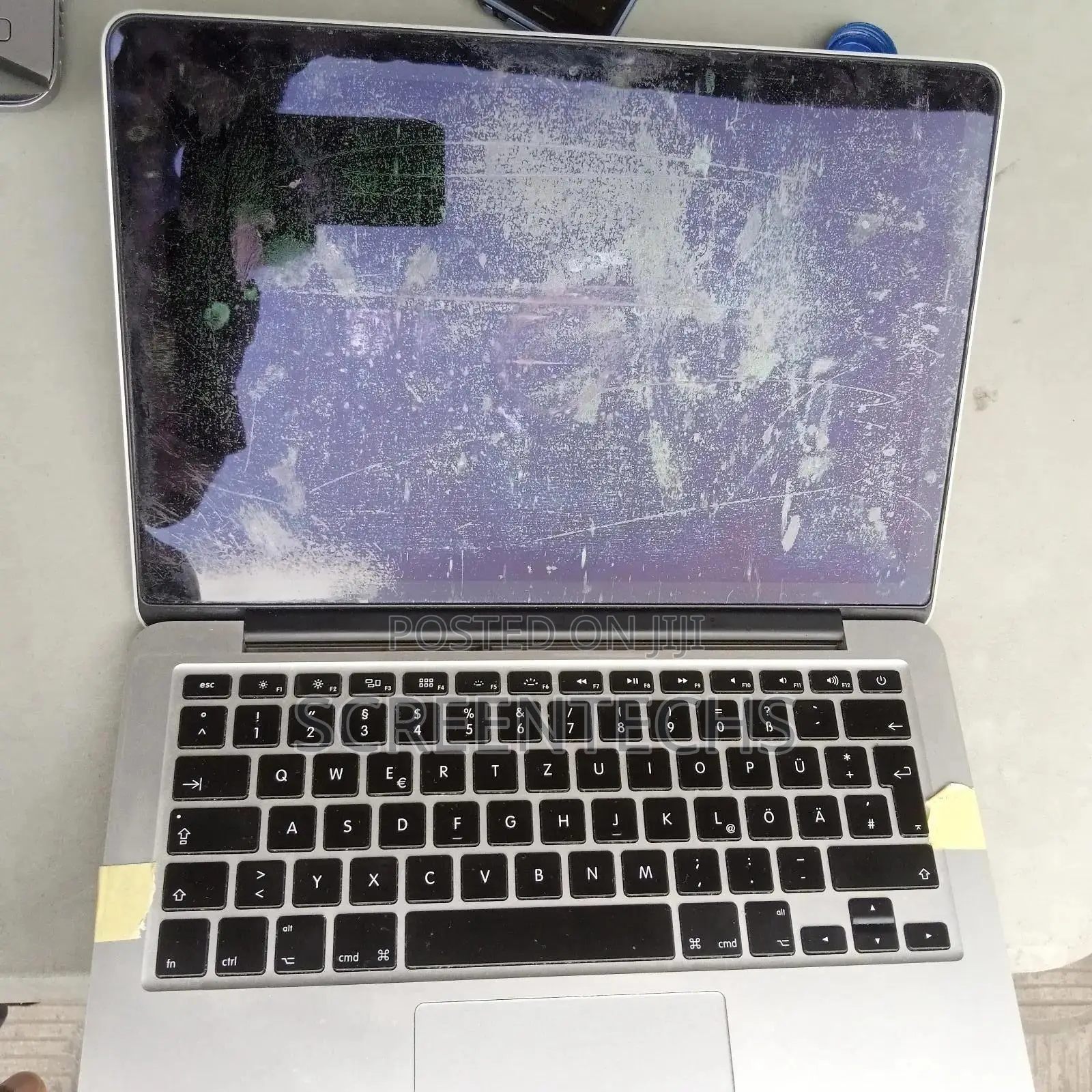 Macbook Decolonized Screen With Dirty Ink Stains