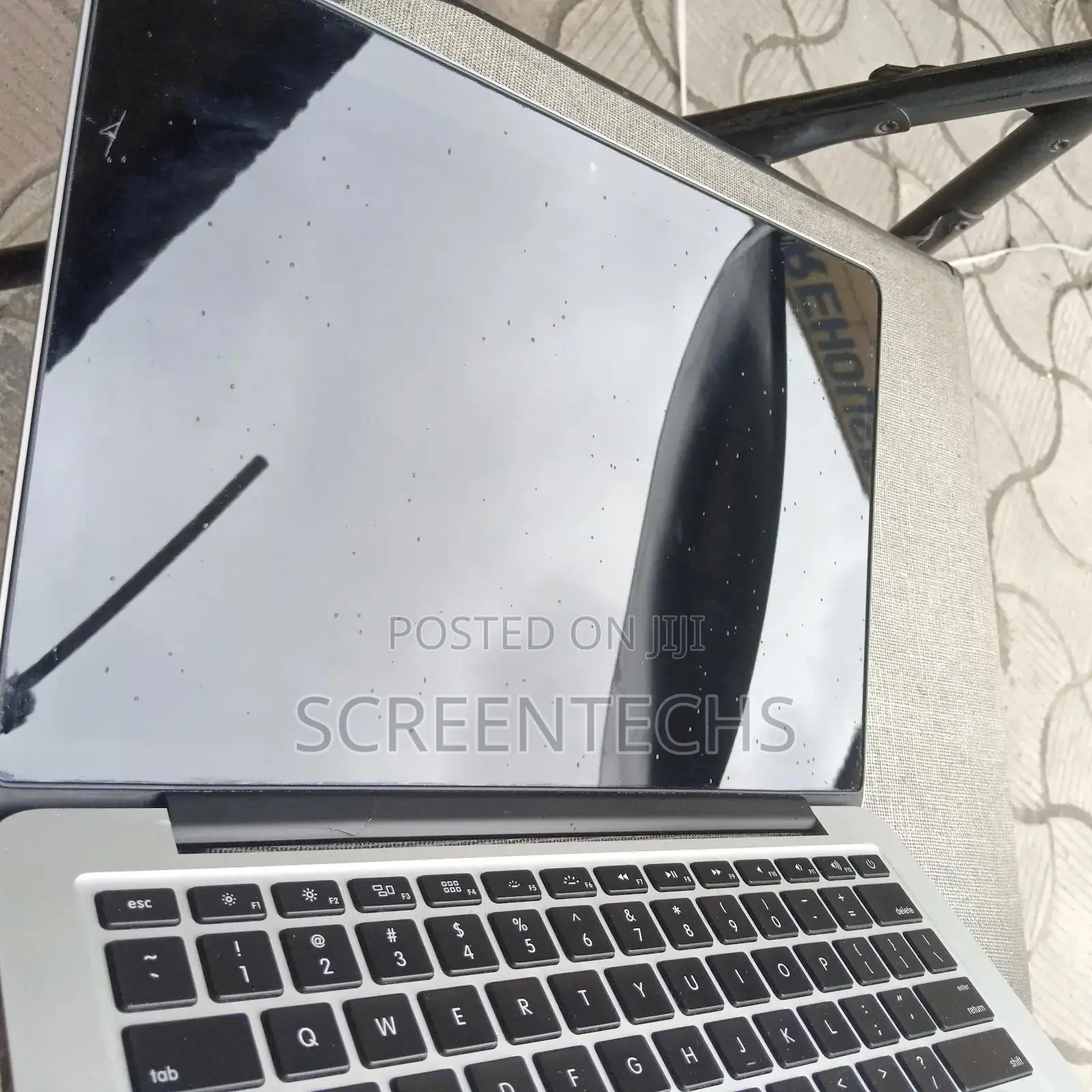 Macbook Decolonized Screen With Dirty Ink Stains