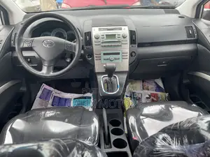 Toyota Verso 2010 Silver