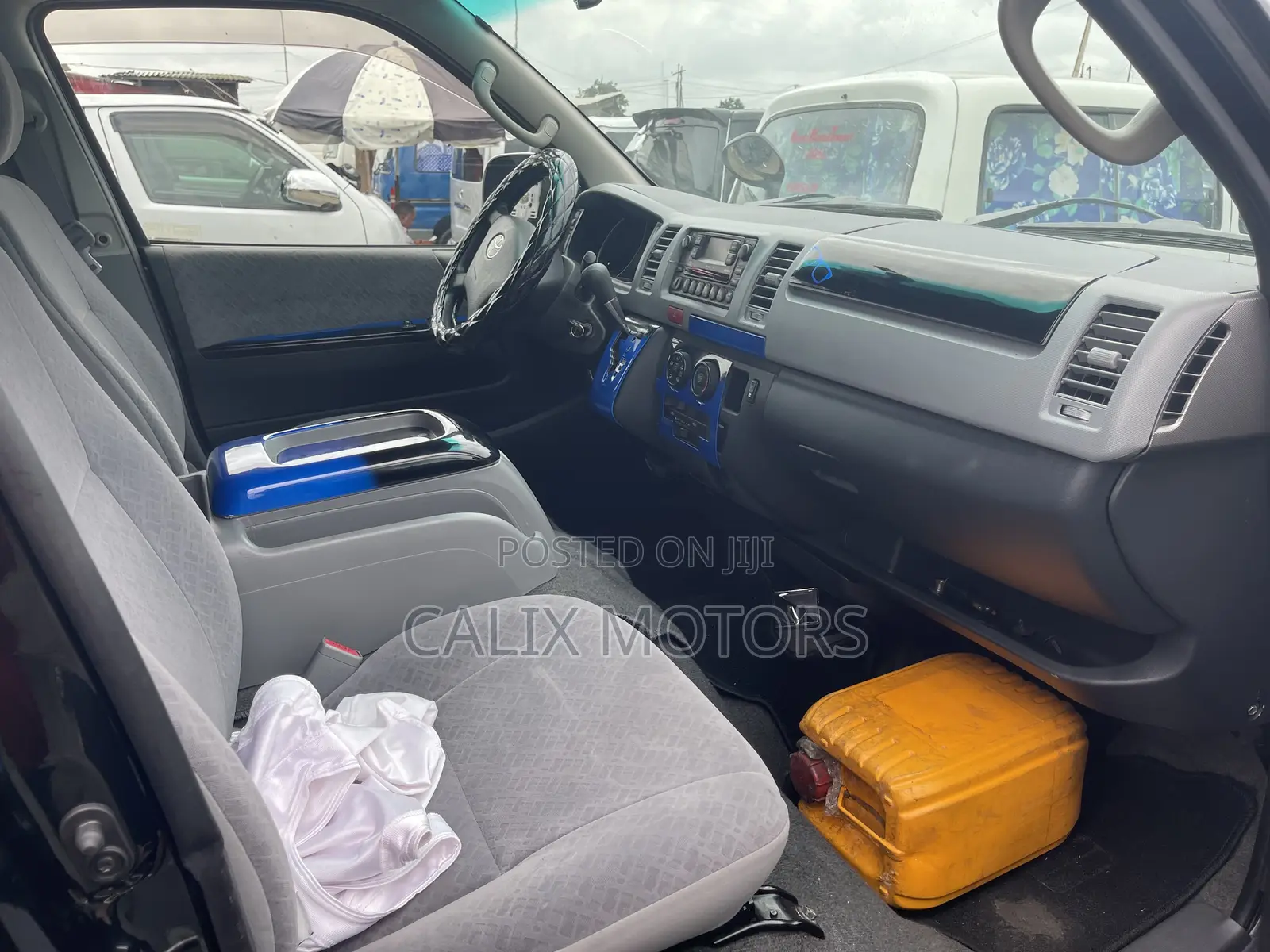 Toyota HiAce 2010 Black