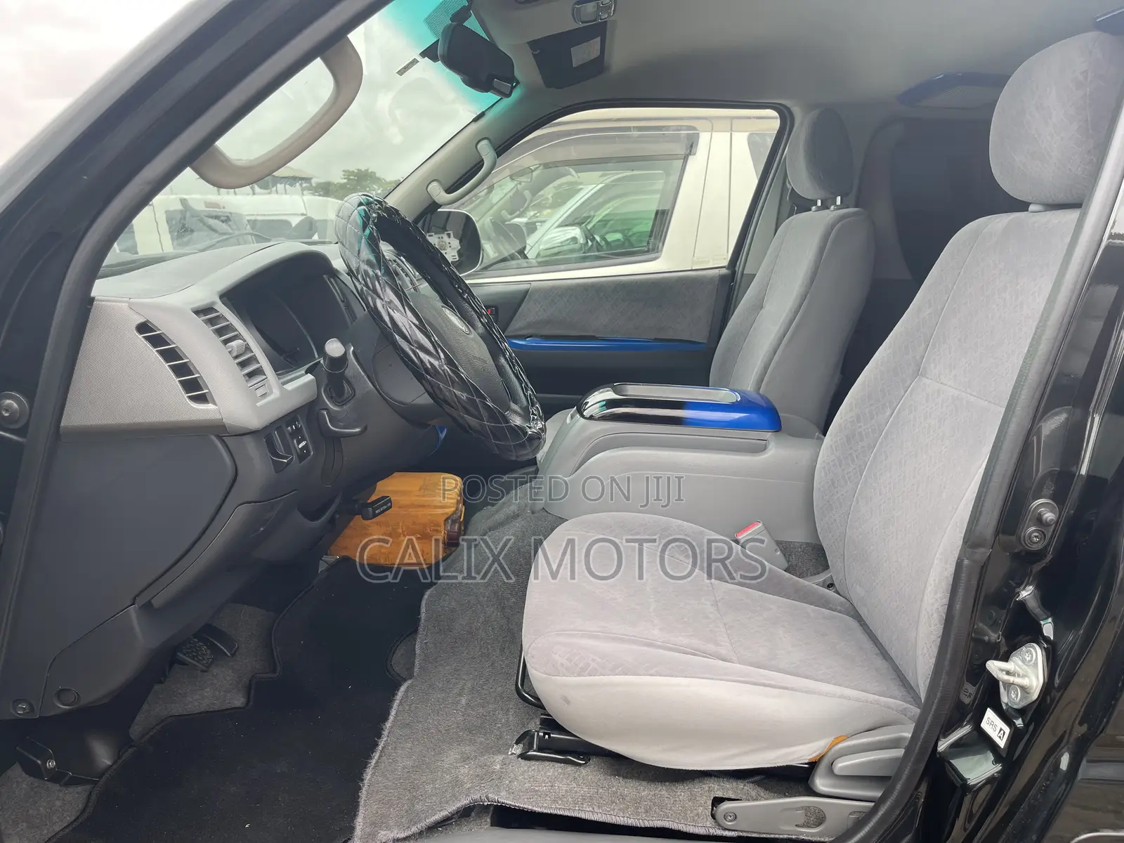 Toyota HiAce 2010 Black