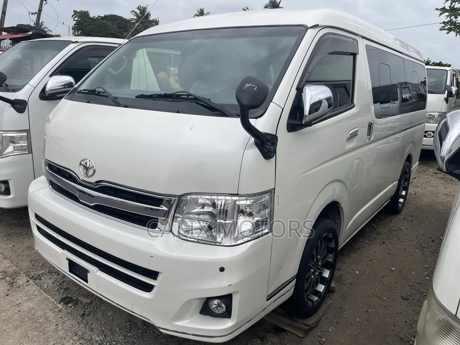 Toyota HiAce 2014 White