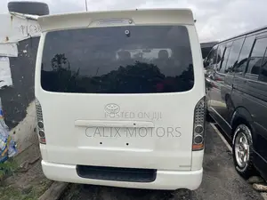 Toyota HiAce 2011 White