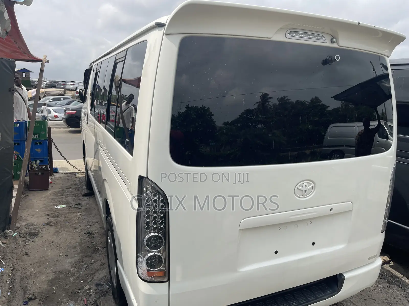Toyota HiAce 2011 White