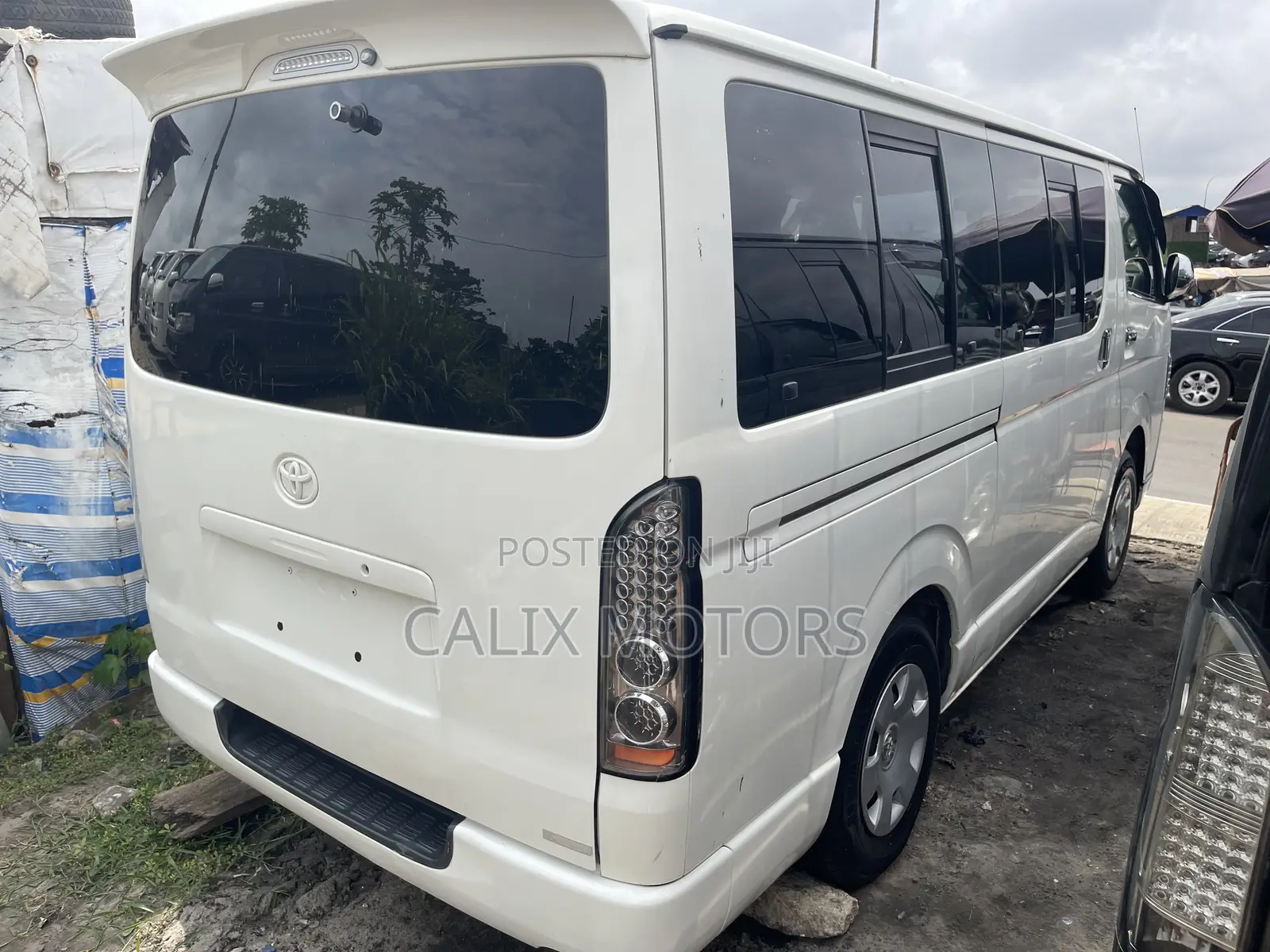 Toyota HiAce 2011 White