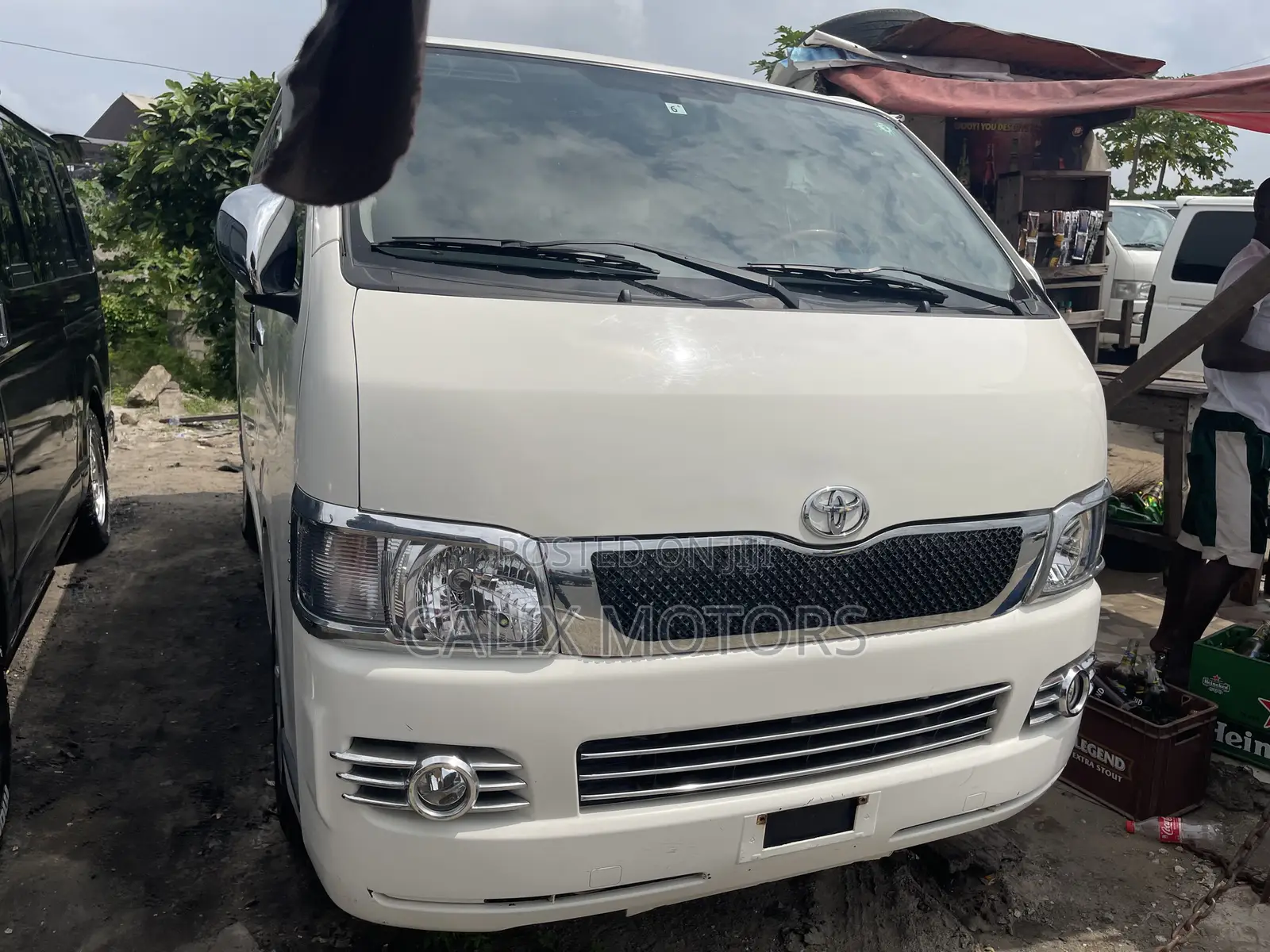 Toyota HiAce 2011 White