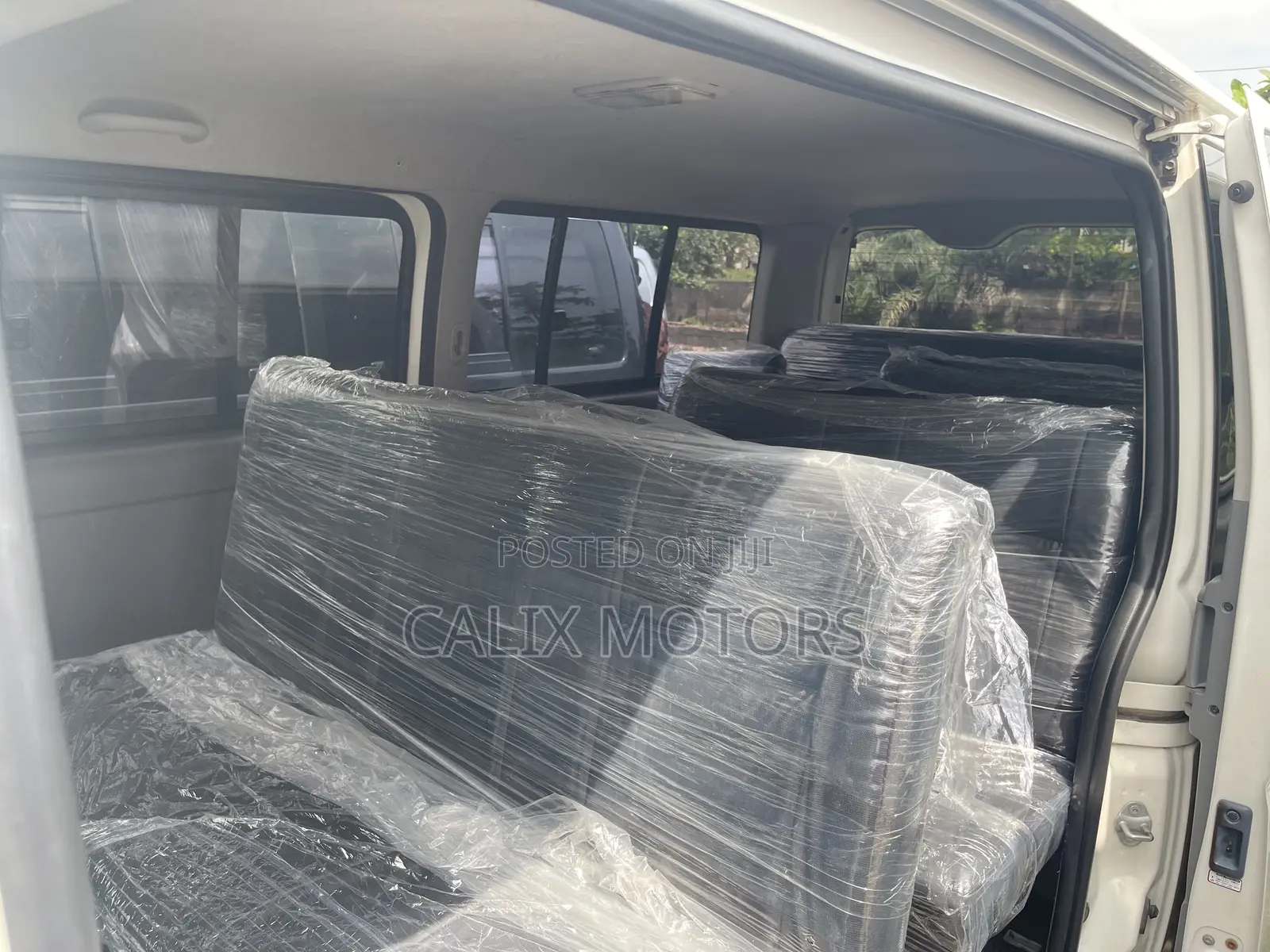 Toyota HiAce 2011 White
