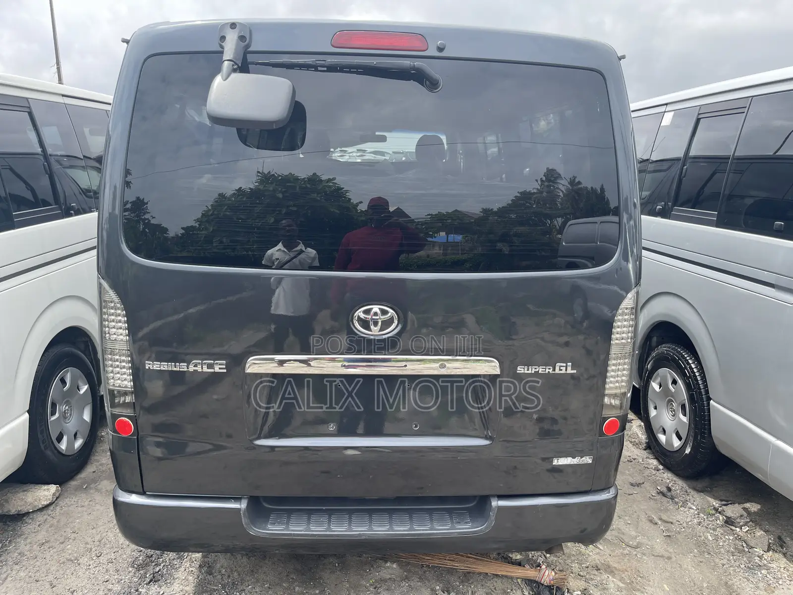 Toyota HiAce 2012 Black