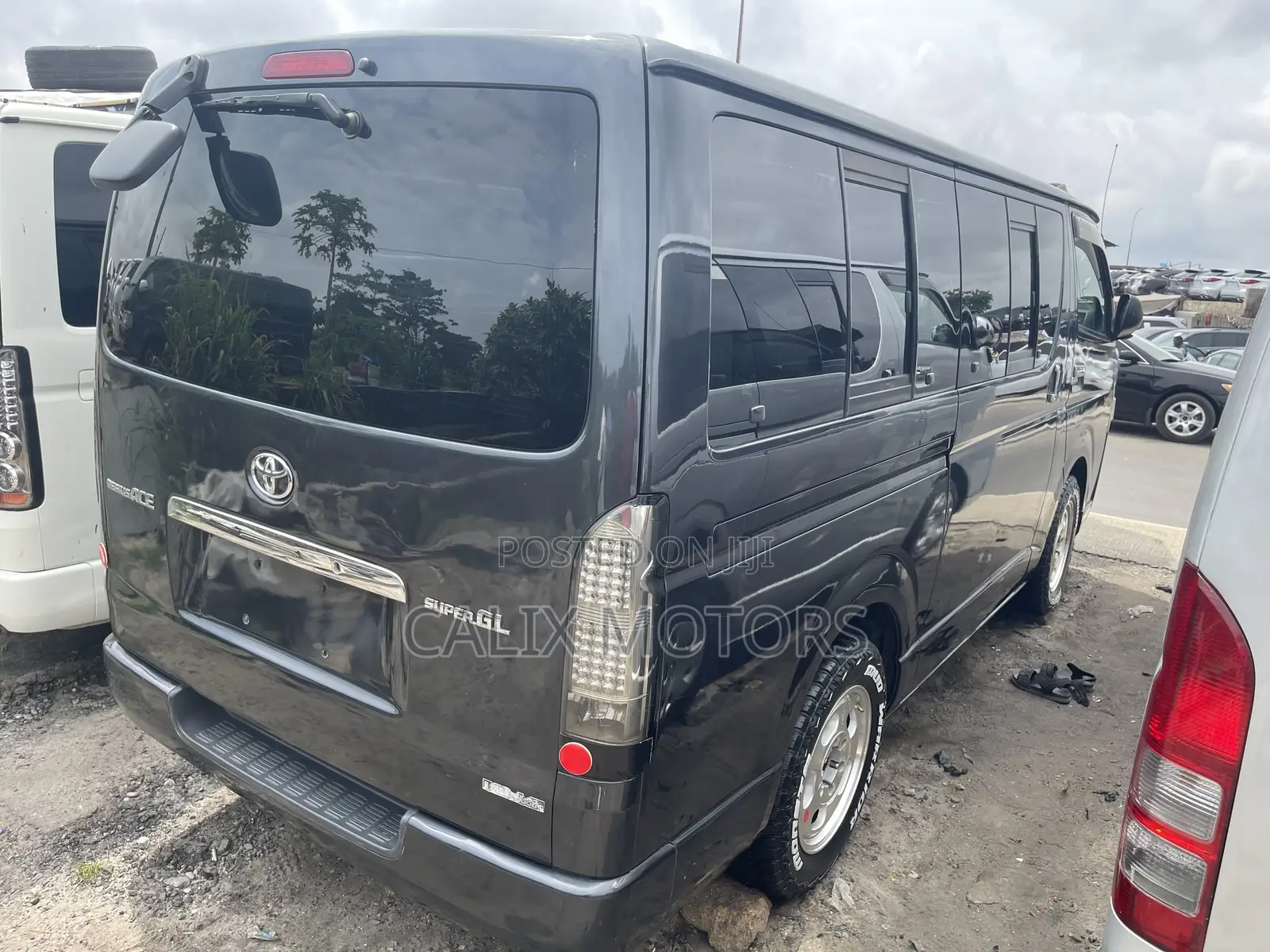 Toyota HiAce 2012 Black