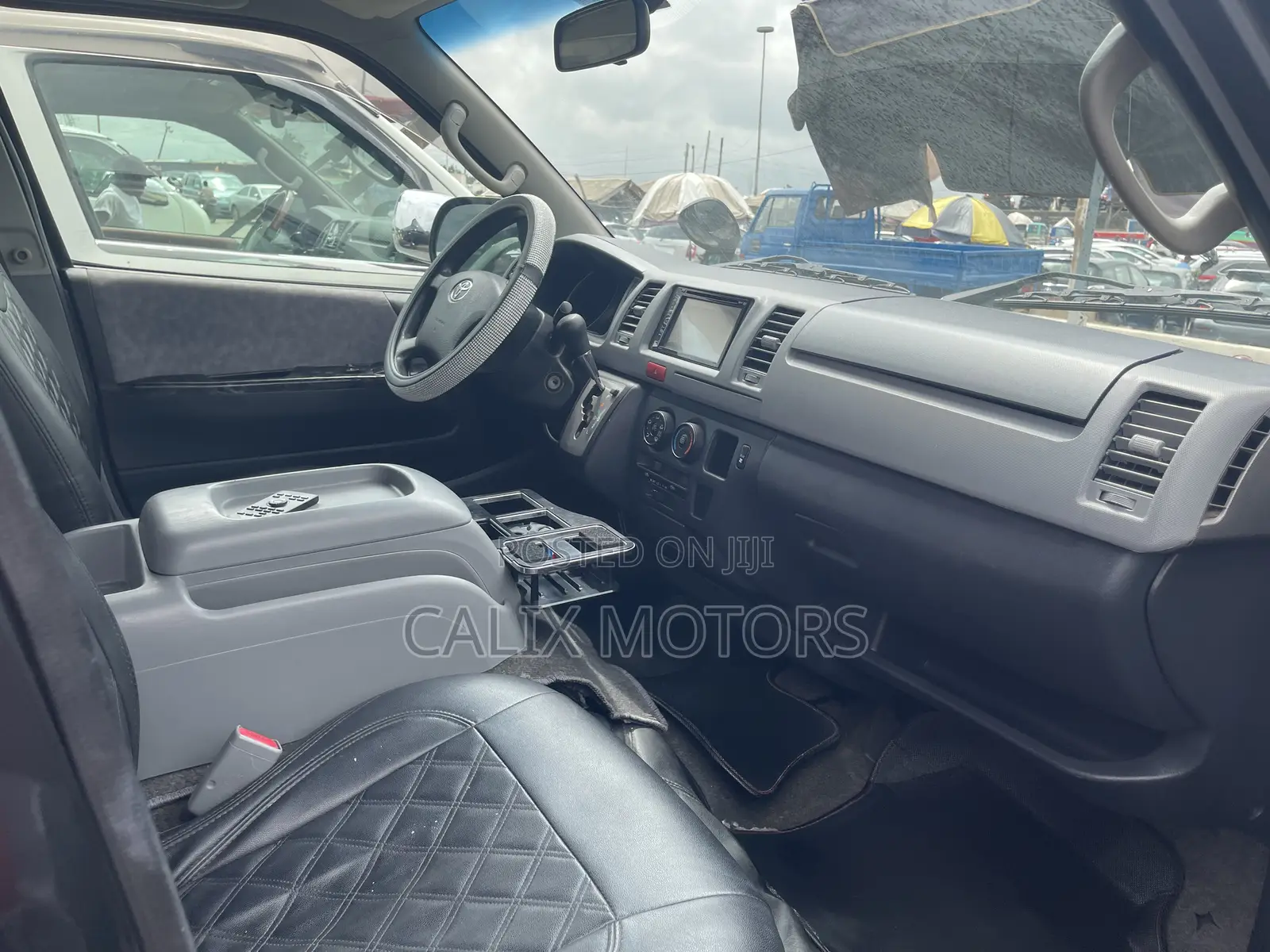 Toyota HiAce 2012 Black