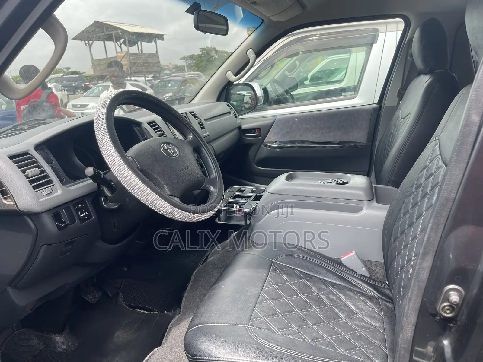 Toyota HiAce 2012 Black