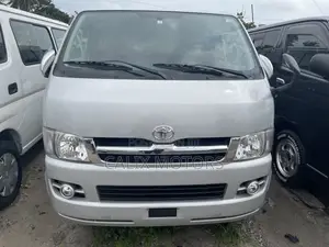 Toyota HiAce 2012 Silver
