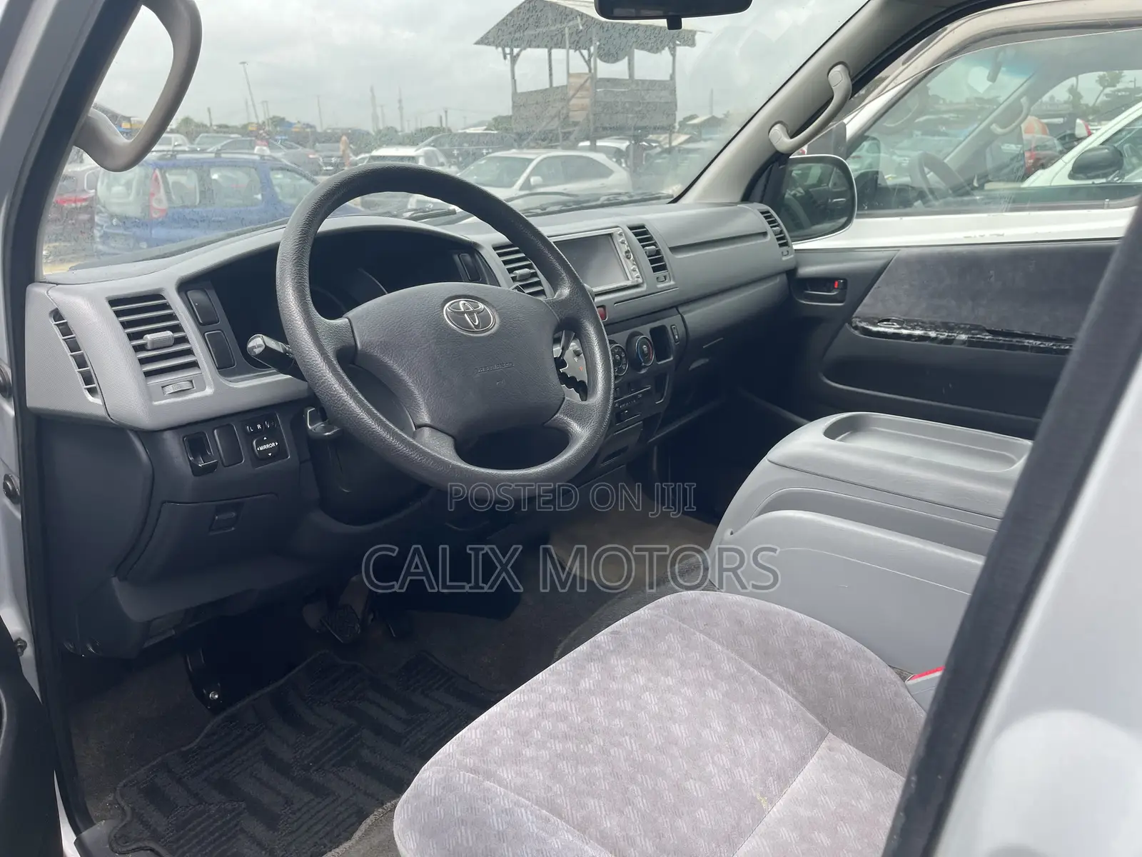 Toyota HiAce 2012 Silver