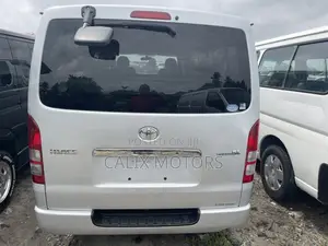 Toyota HiAce 2012 Silver