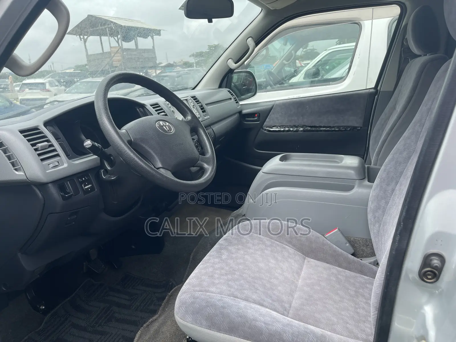 Toyota HiAce 2012 Silver