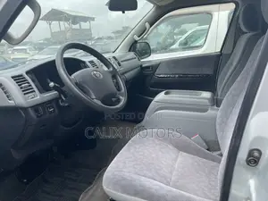 Toyota HiAce 2012 Silver