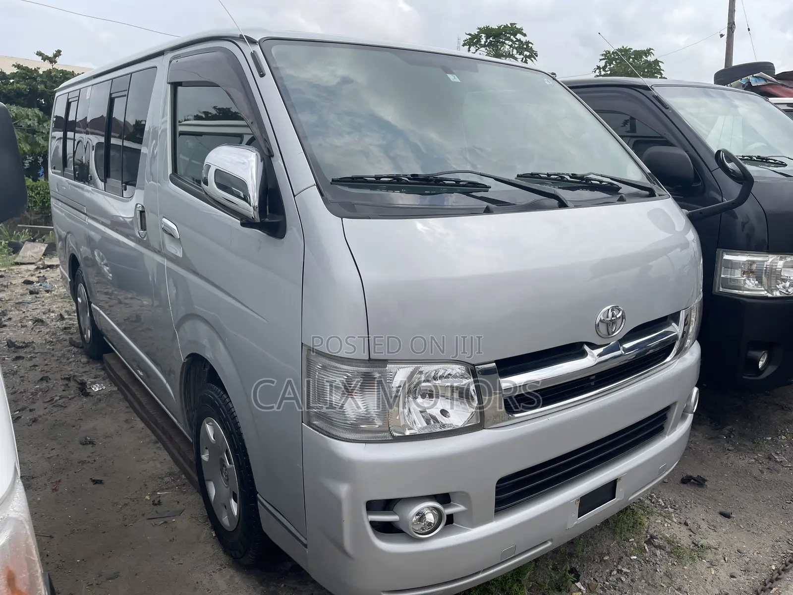 Toyota HiAce 2012 Silver