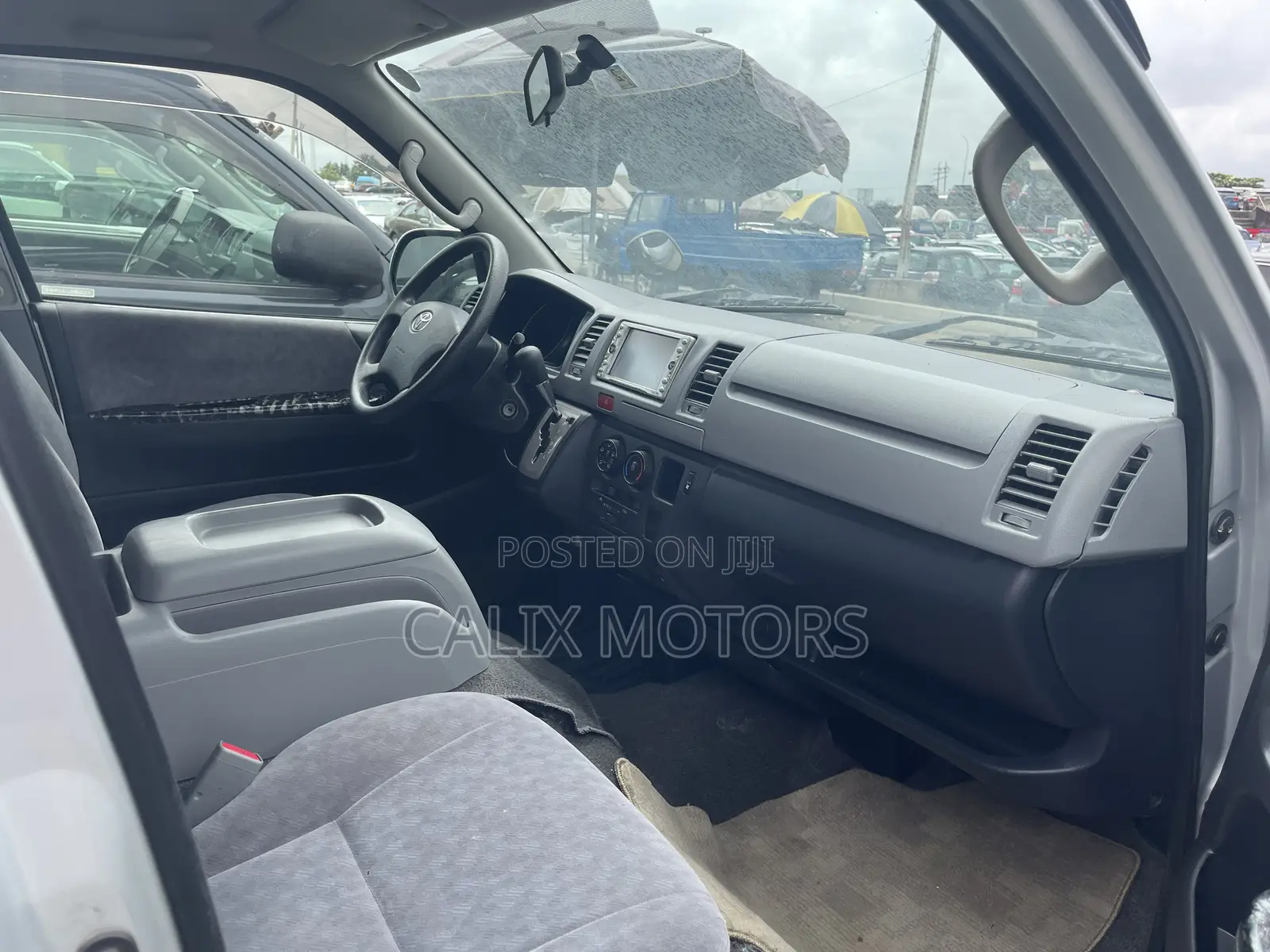 Toyota HiAce 2012 Silver