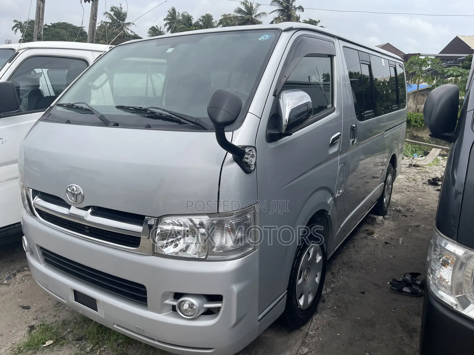 Toyota HiAce 2012 Silver