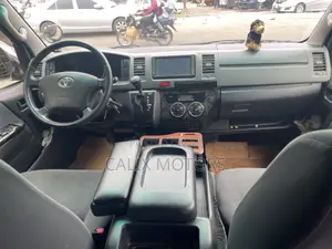 Toyota HiAce 2011 Black