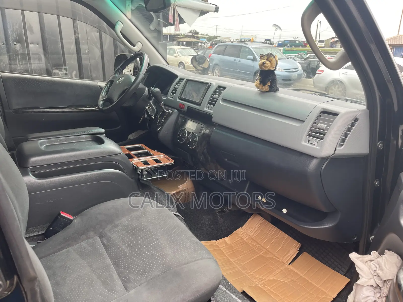 Toyota HiAce 2011 Black