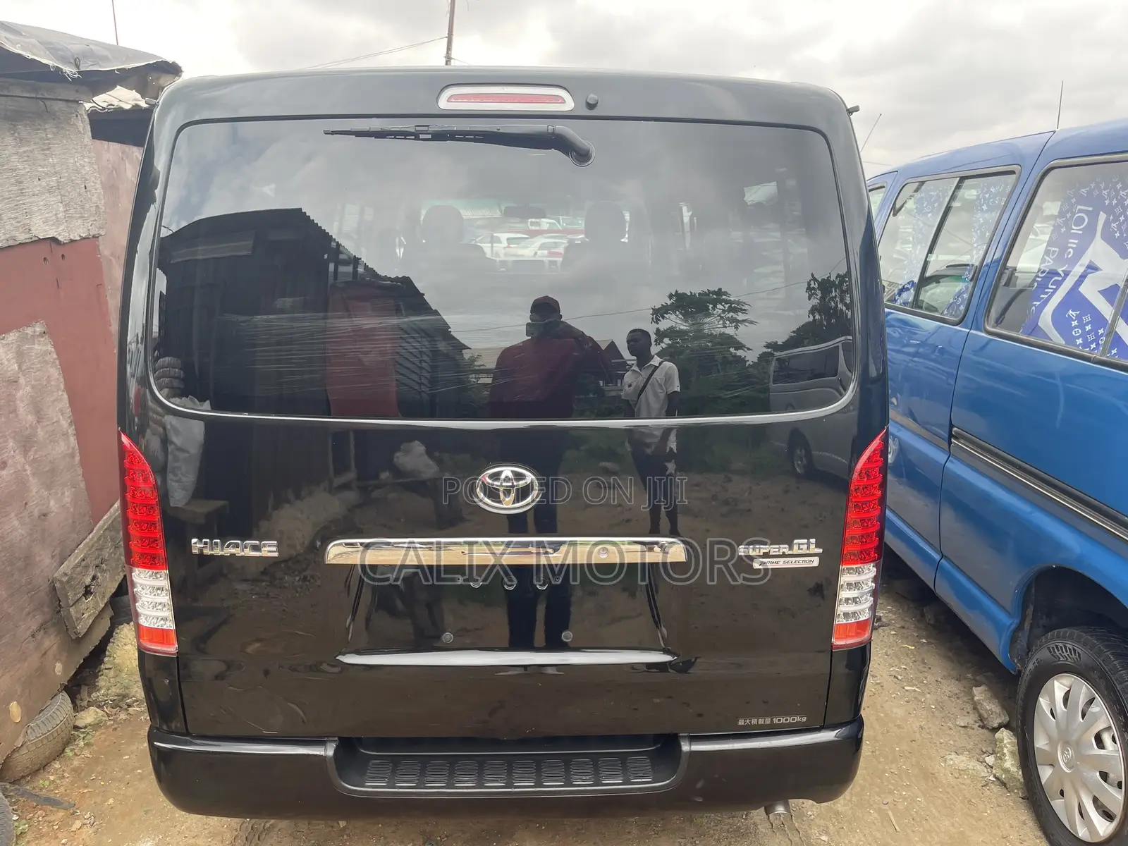 Toyota HiAce 2011 Black
