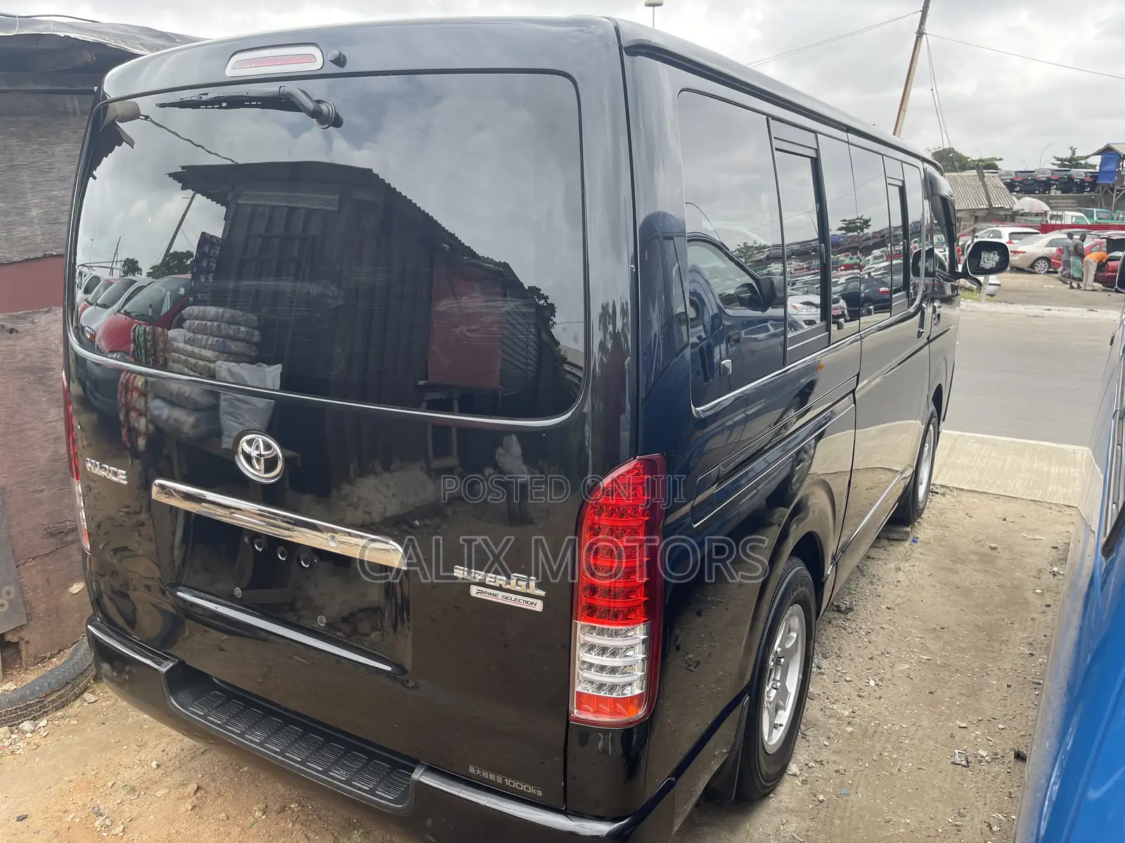 Toyota HiAce 2011 Black
