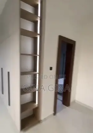 6bdrm Duplex in Harmony Estate for sale