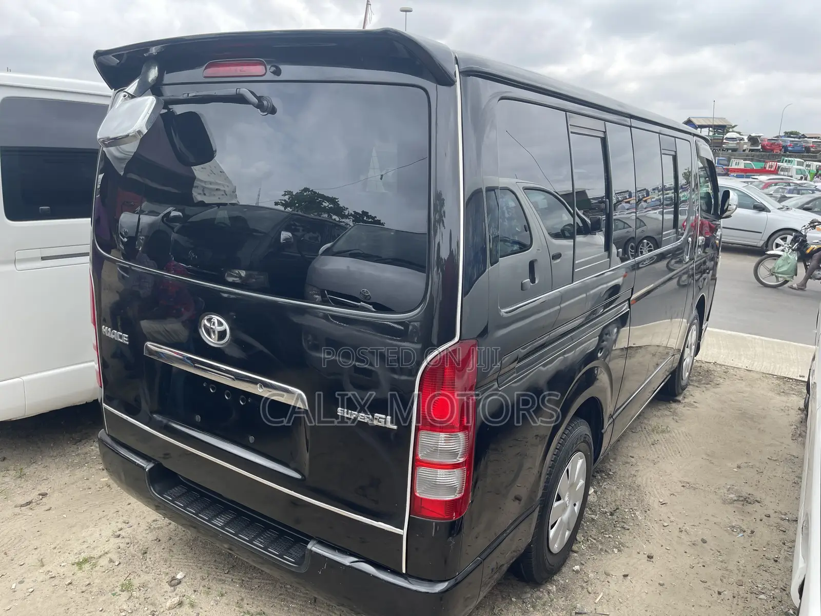 Toyota HiAce 2010 Black