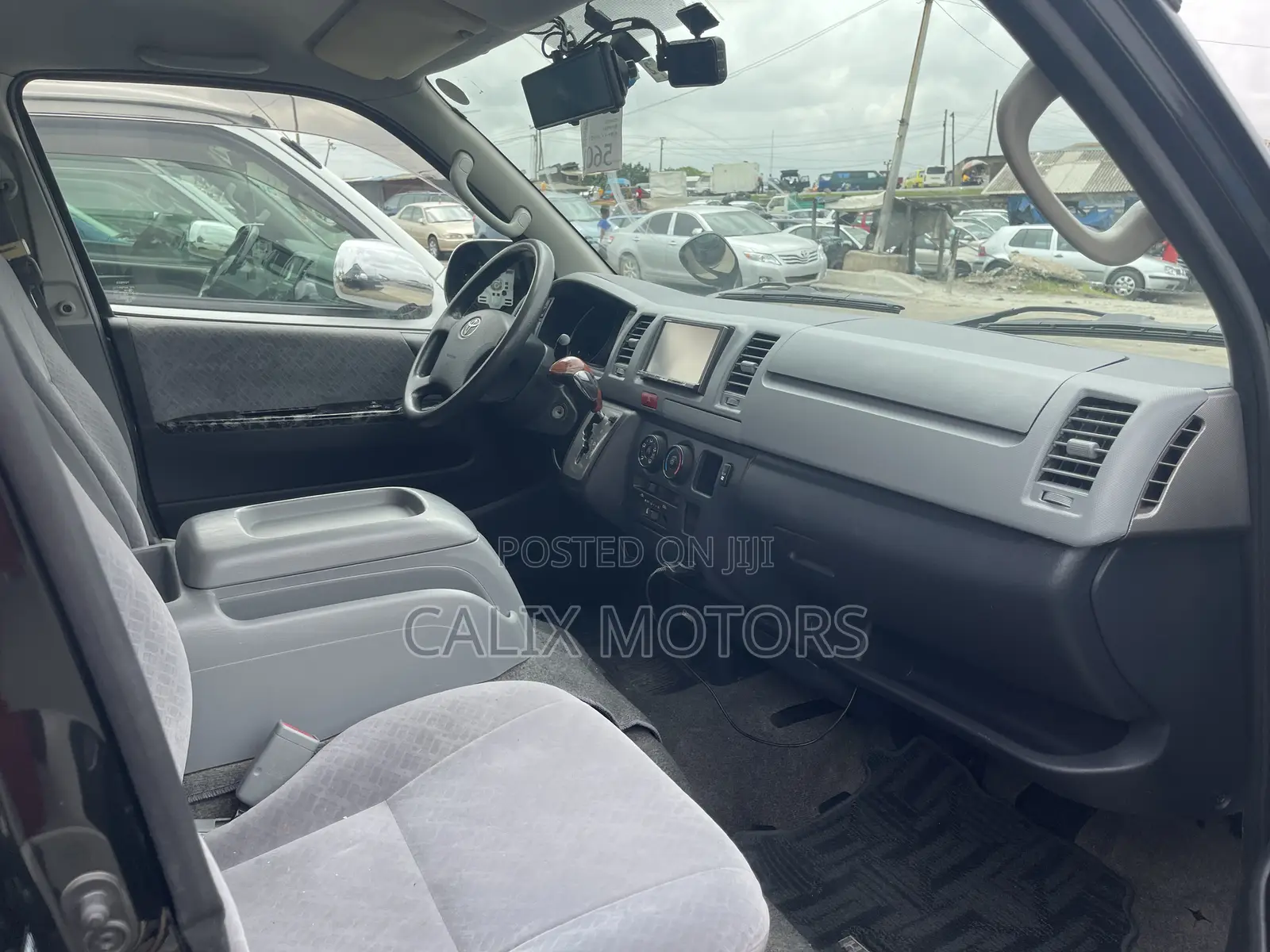 Toyota HiAce 2010 Black