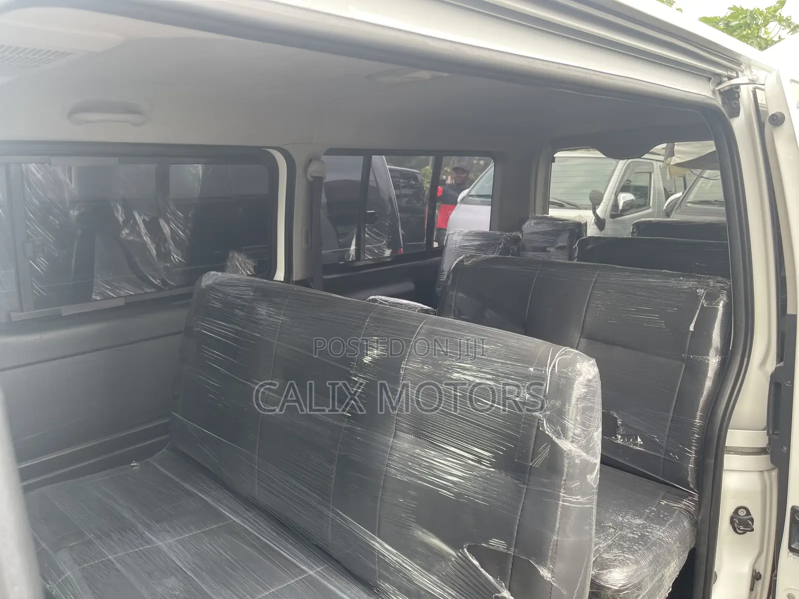 Toyota HiAce 2011 White
