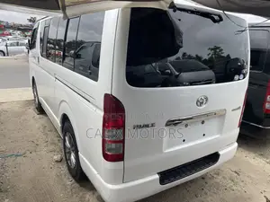 Toyota HiAce 2011 White