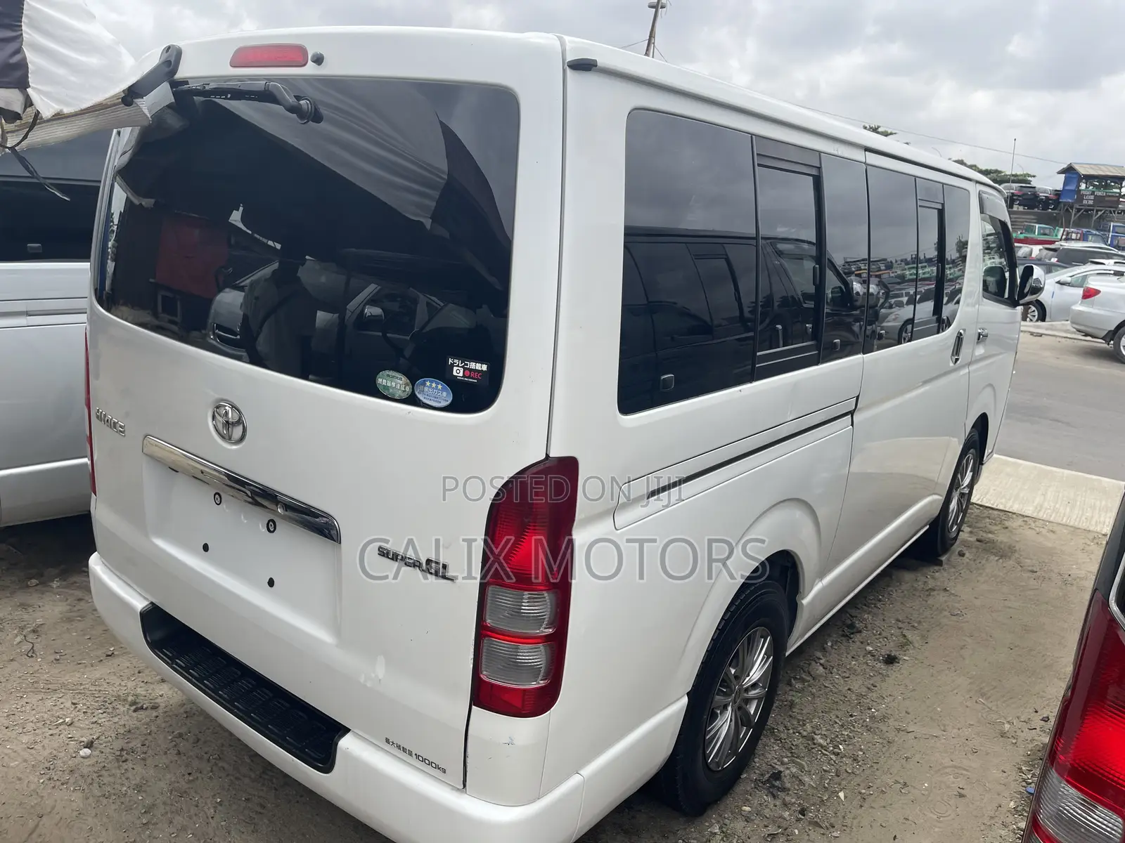 Toyota HiAce 2011 White