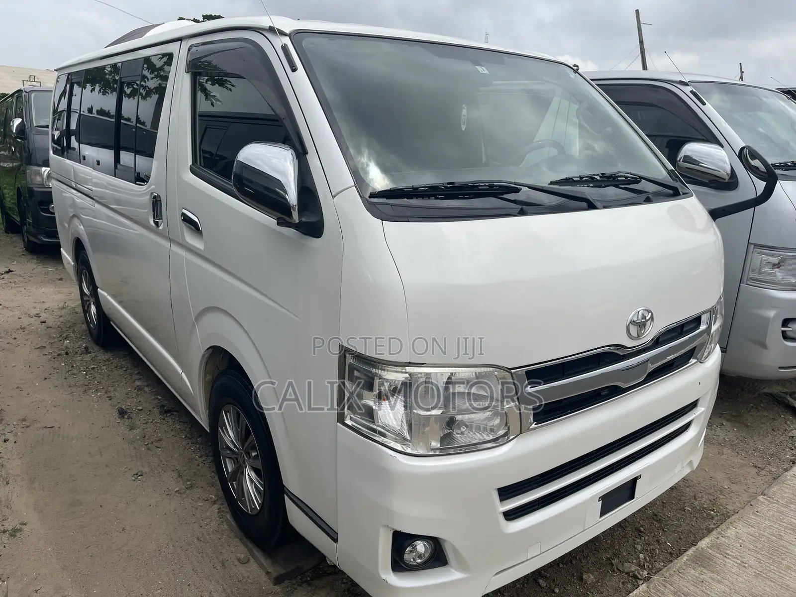 Toyota HiAce 2011 White