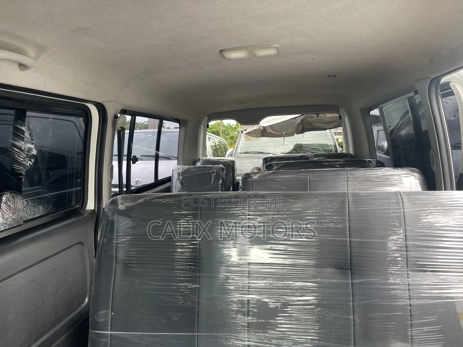 Toyota HiAce 2011 White