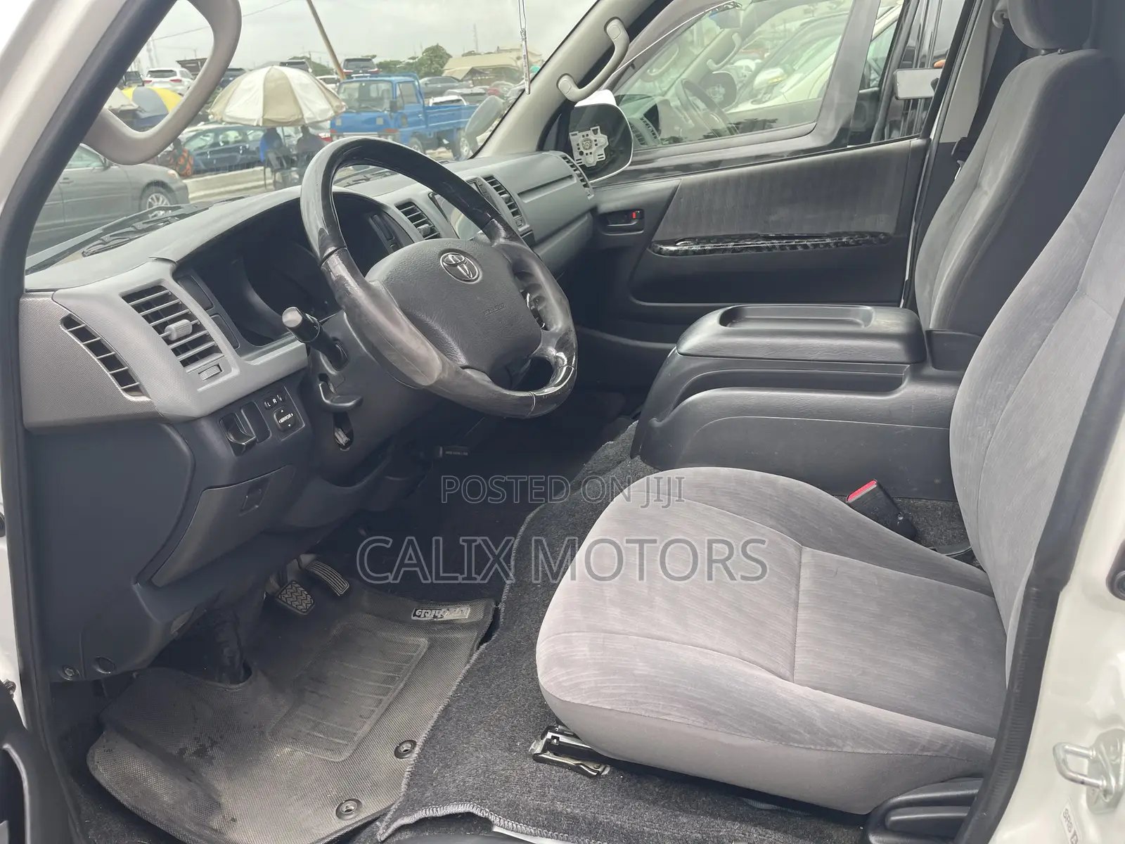 Toyota HiAce 2011 White