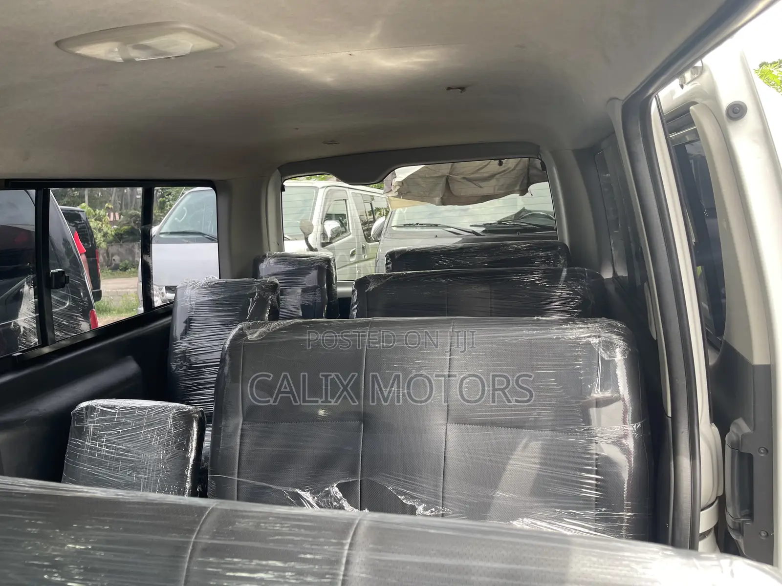 Toyota HiAce 2011 White